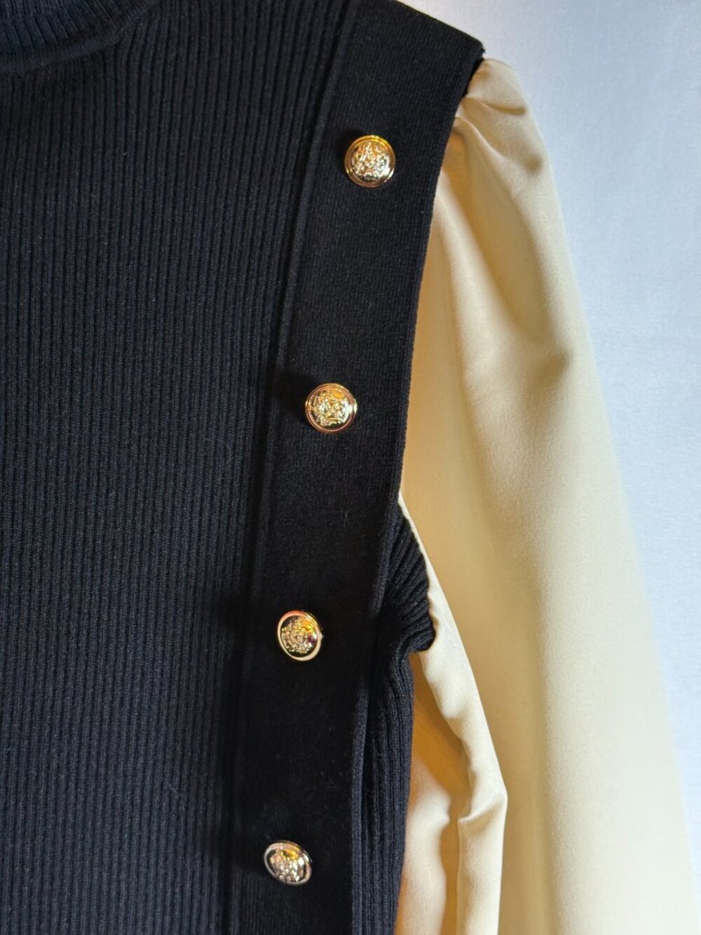 Like NEW Beautiful Fall/Winter Sweater (L) - Picture 5 of 7
